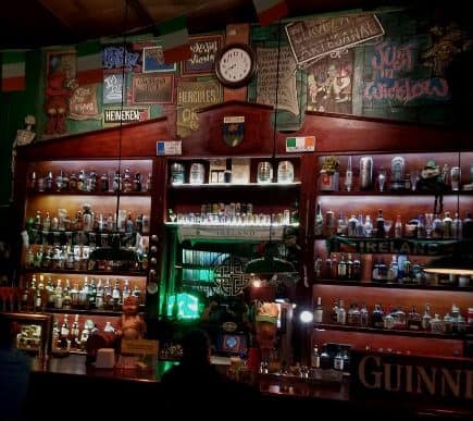 irih pub con guinness