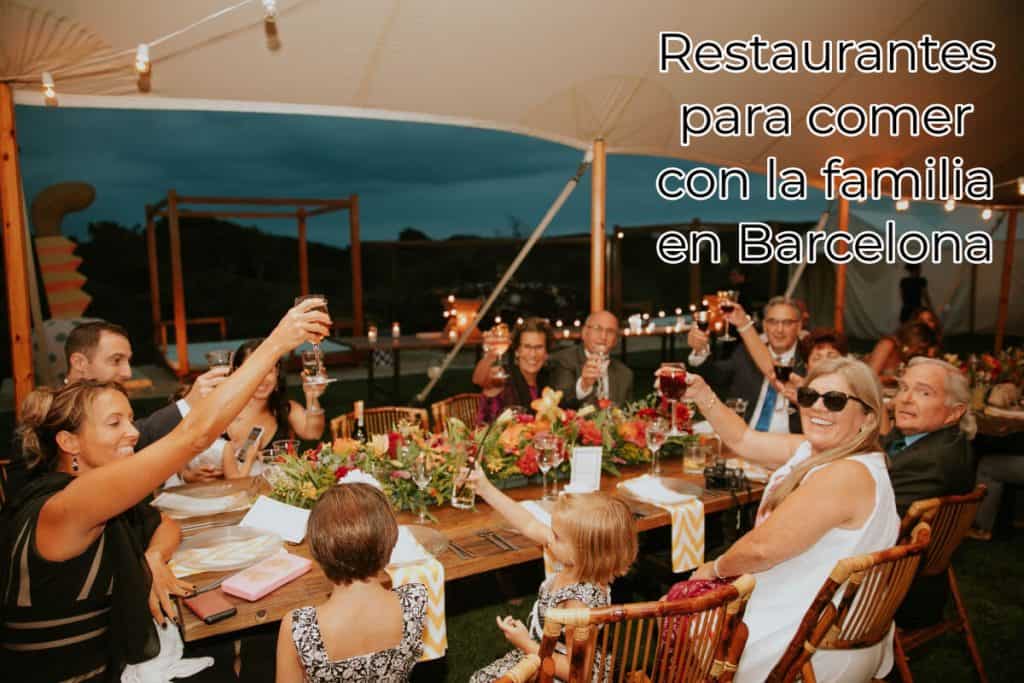 familia en un restaurante de barcelona