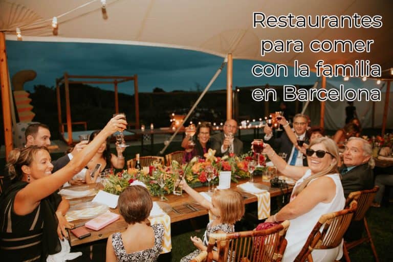familia en un restaurante de barcelona